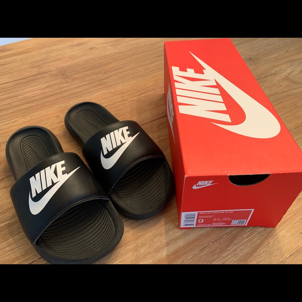 Nike Benassi Slides